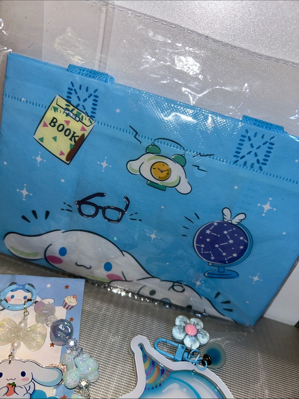 ✨BUNDLE✨Cinnamoroll reusable bag and two bag charms - Picture 4 of 4